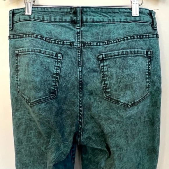 QVC LOGO TEAL GREEN ACID WASH MID RISE STRAIGHT CROPPED FRAYED JEANS SIZE 10 - Picture 8 of 9
